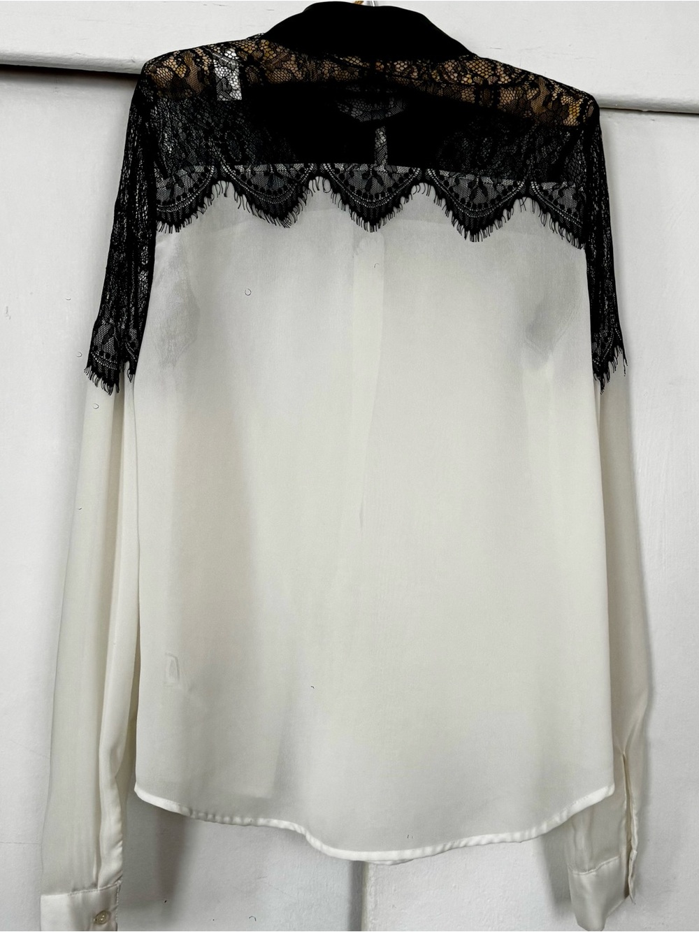 Jennifer Lopez Black Lace Yoke Cream Button-Down Blouse - Picture 2 of 2